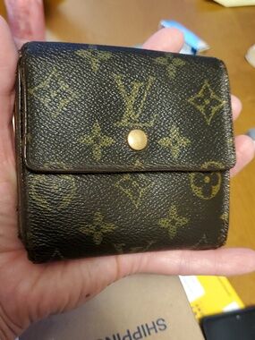 Louis Vuitton Bifold Monogram Leather Wallet EUC
